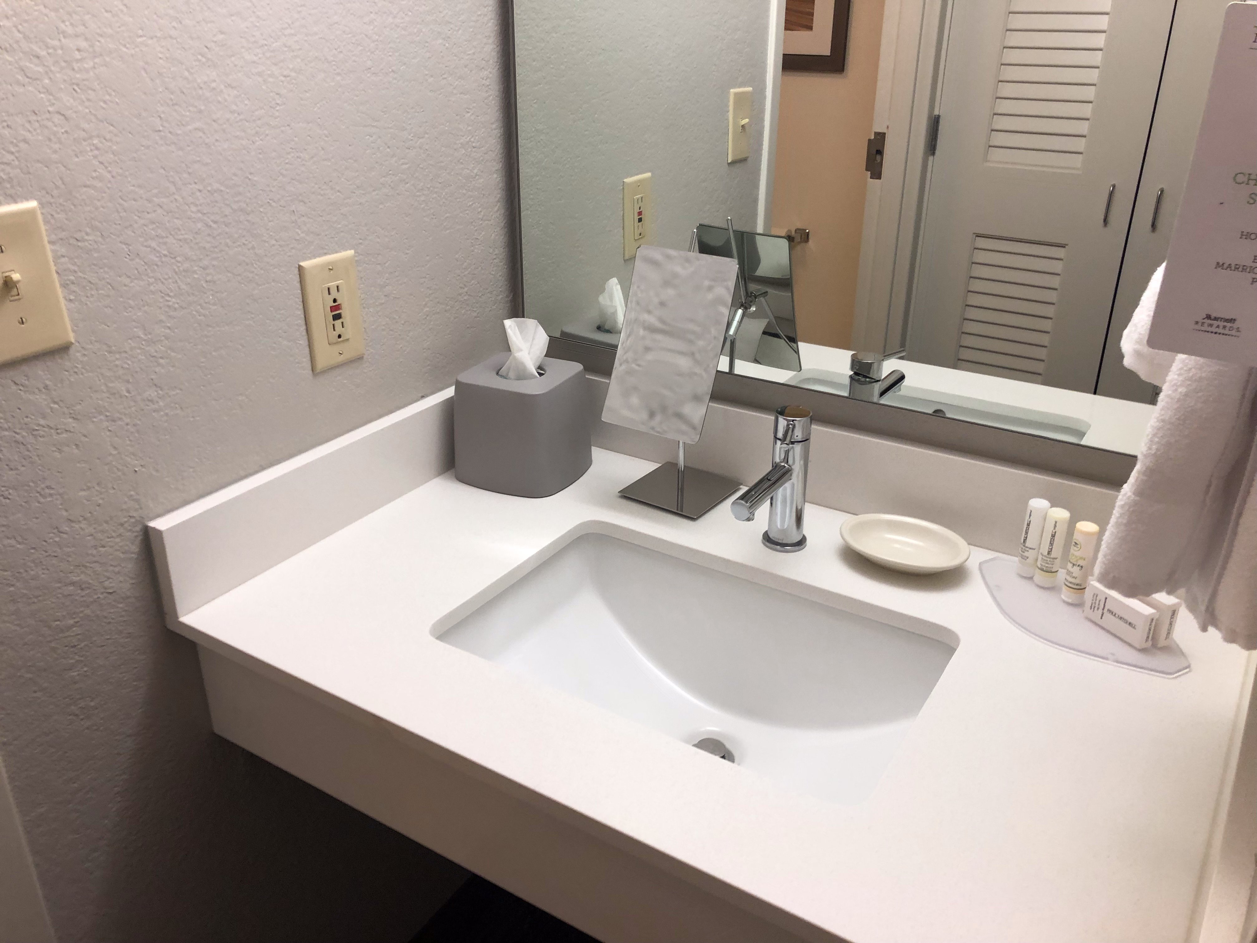 Courtyard By Marriott Baton Rouge South-浴室