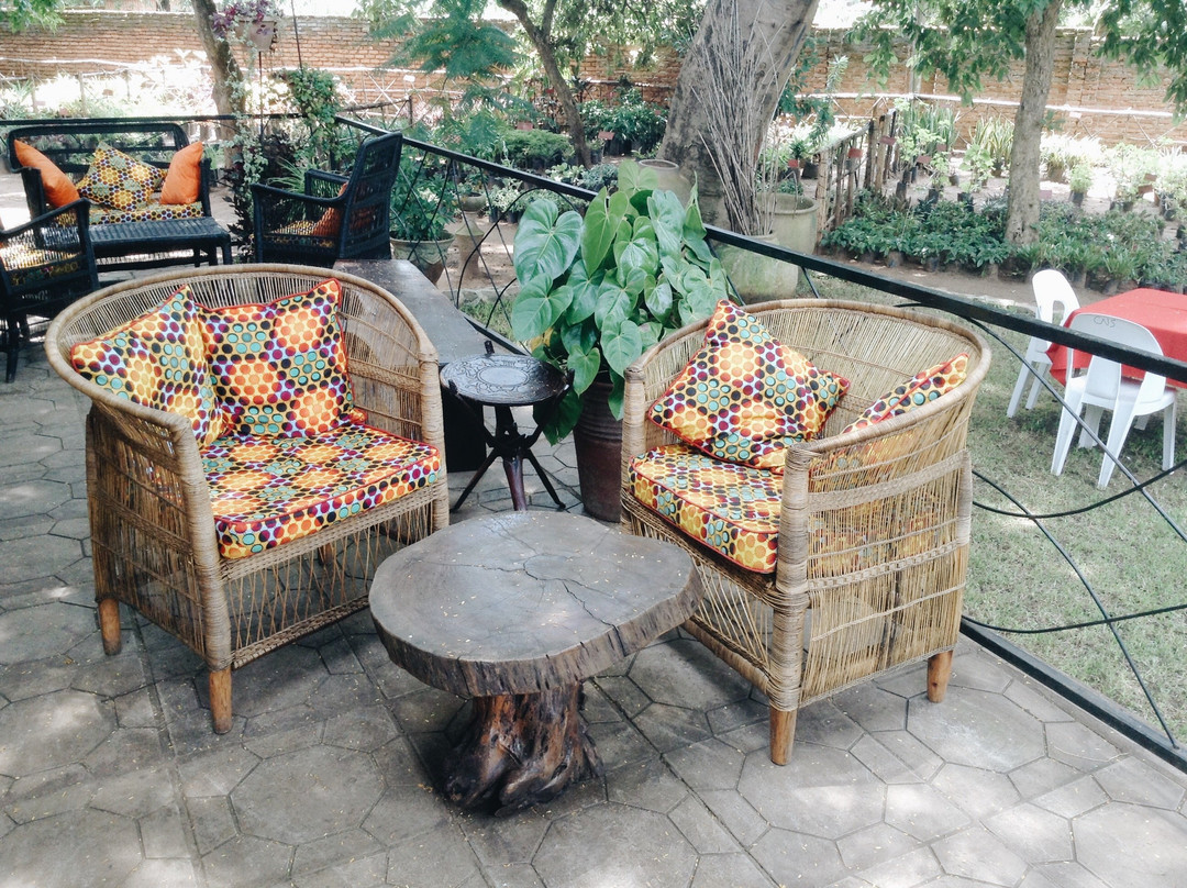 沙利马餐馆和美食-Warm Heart Coffee House Cafe