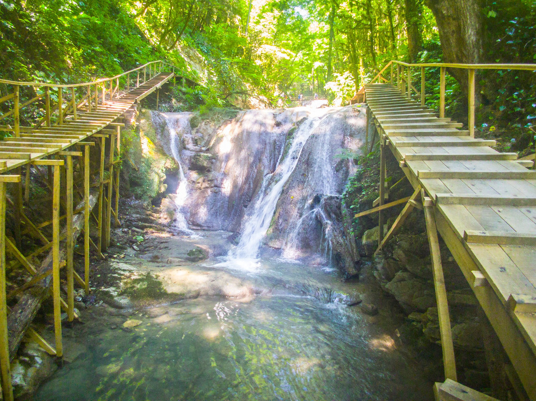 33 Waterfalls景点图片
