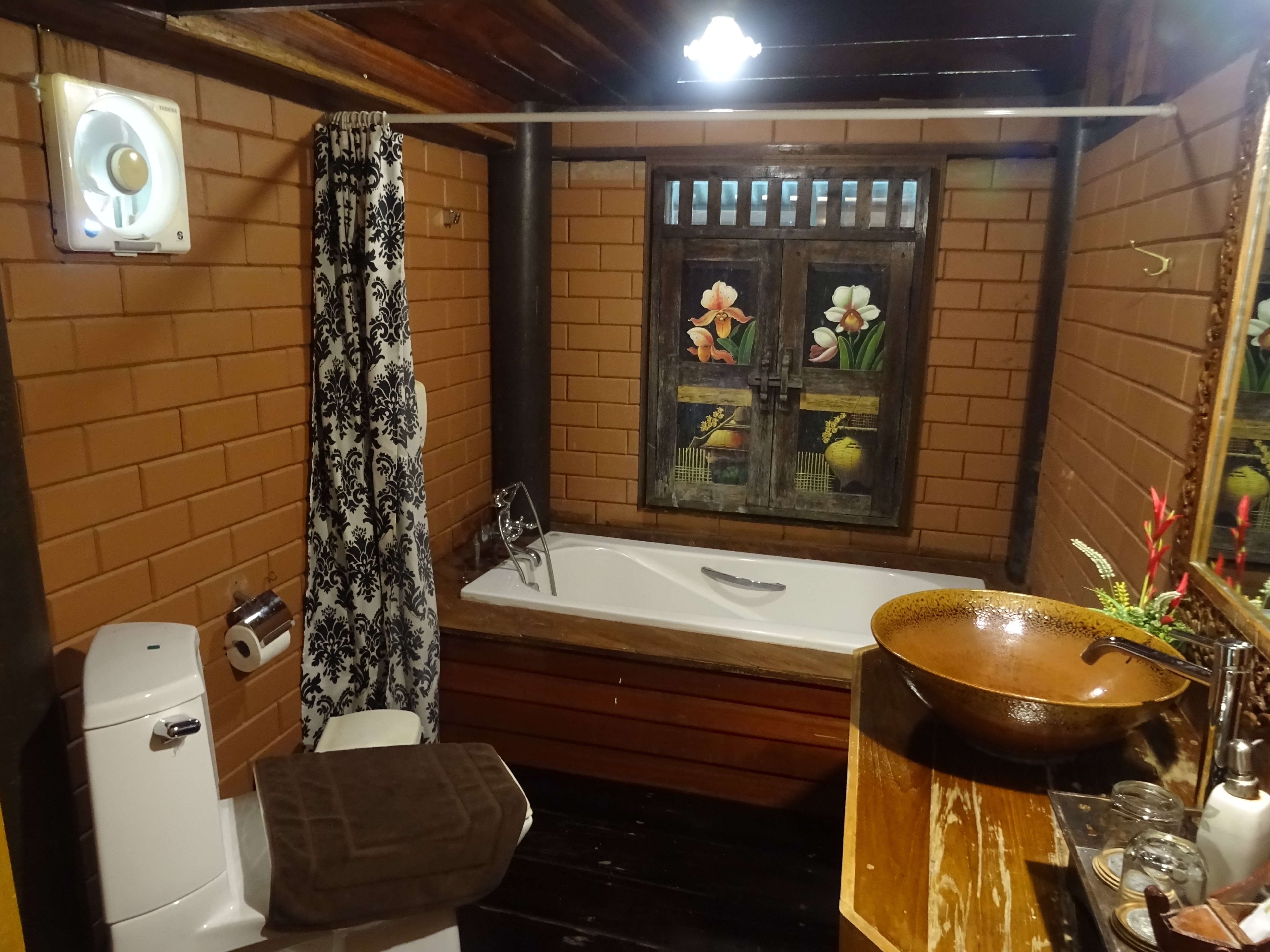 碧差汶府船屋天堂度假村-浴室