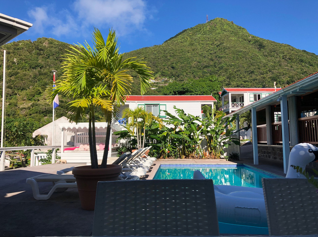 萨巴岛餐馆和美食-Tropic's Cafe