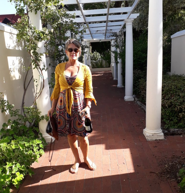 祖马鲁斯特旅馆主图