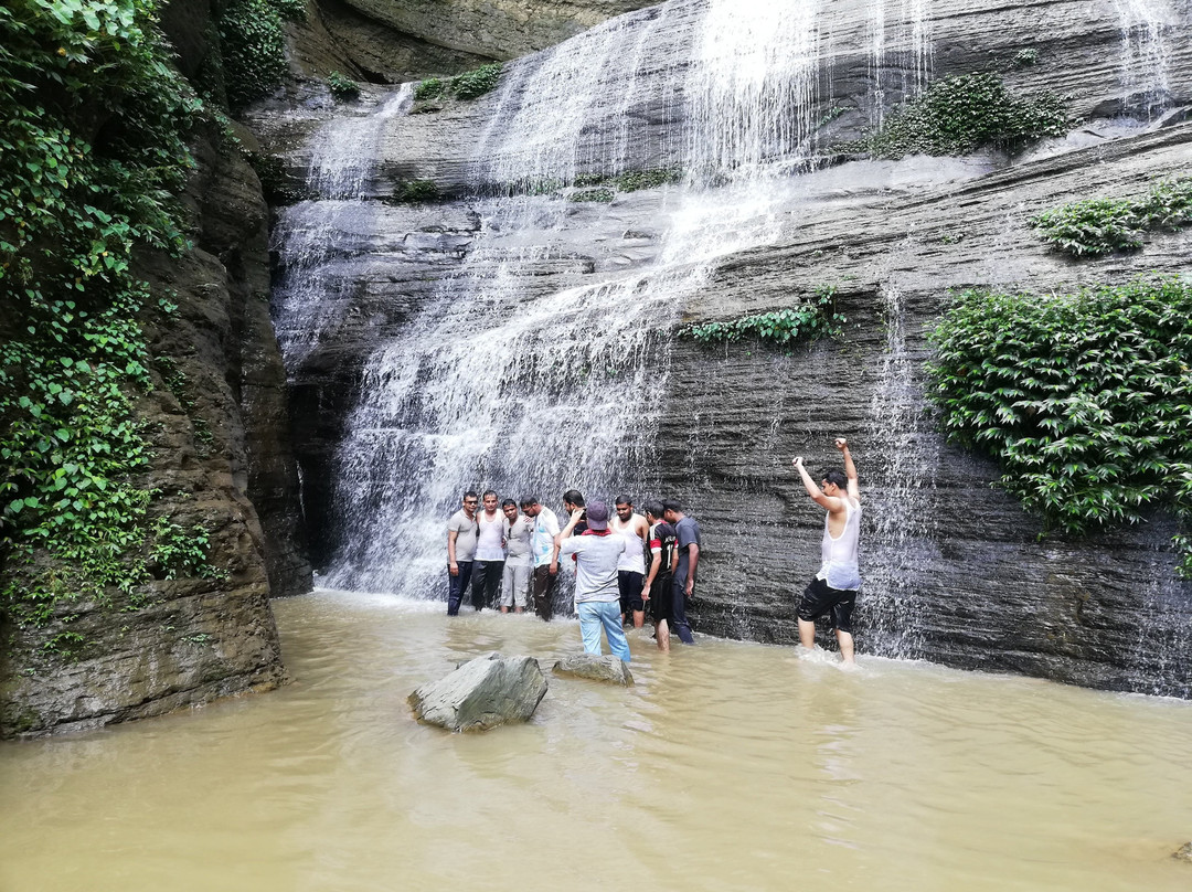 Shuvolong Waterfalls景点图片