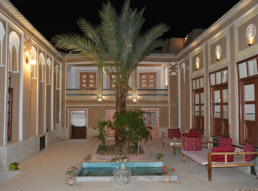 Tarooneh traditional Hotel