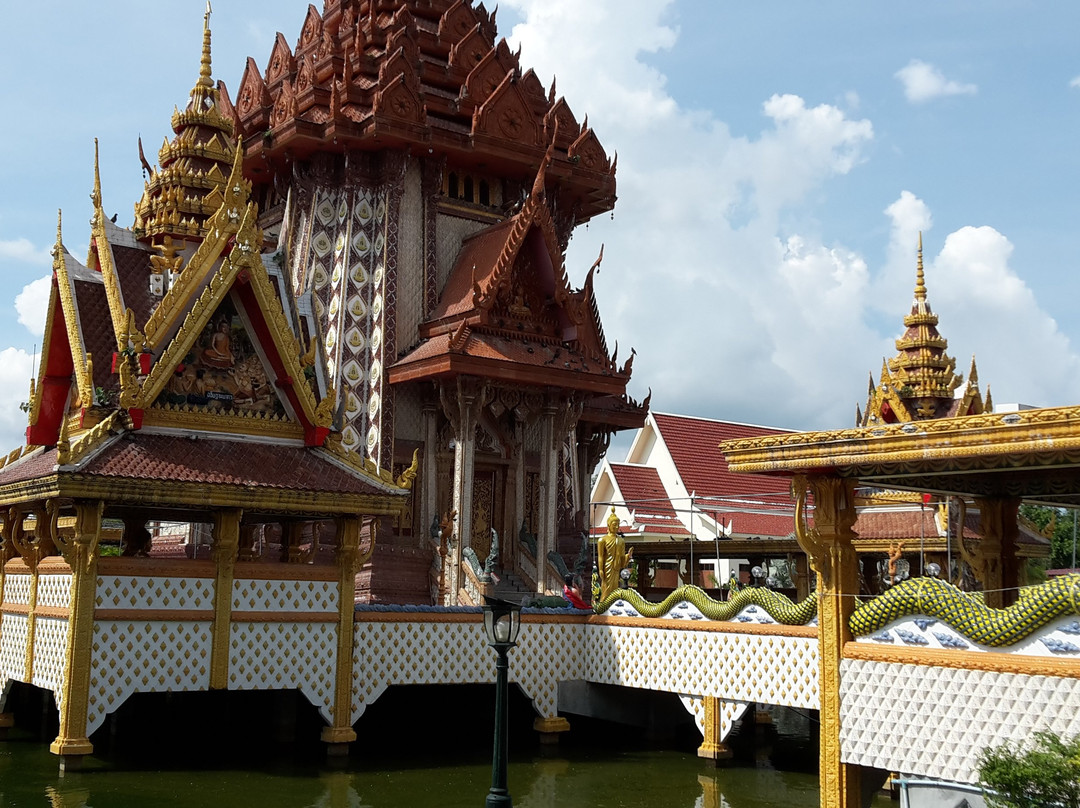 Wat Phet Phumsuwan Wararam景点图片