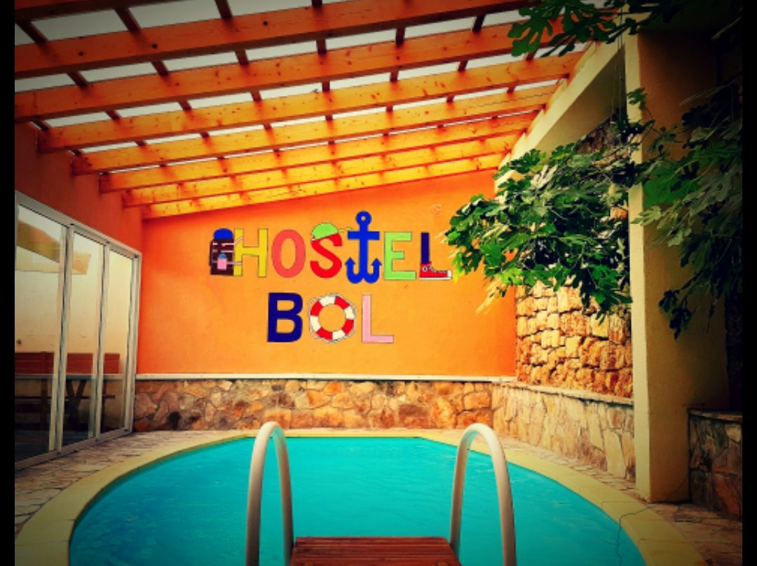Hostel Bol