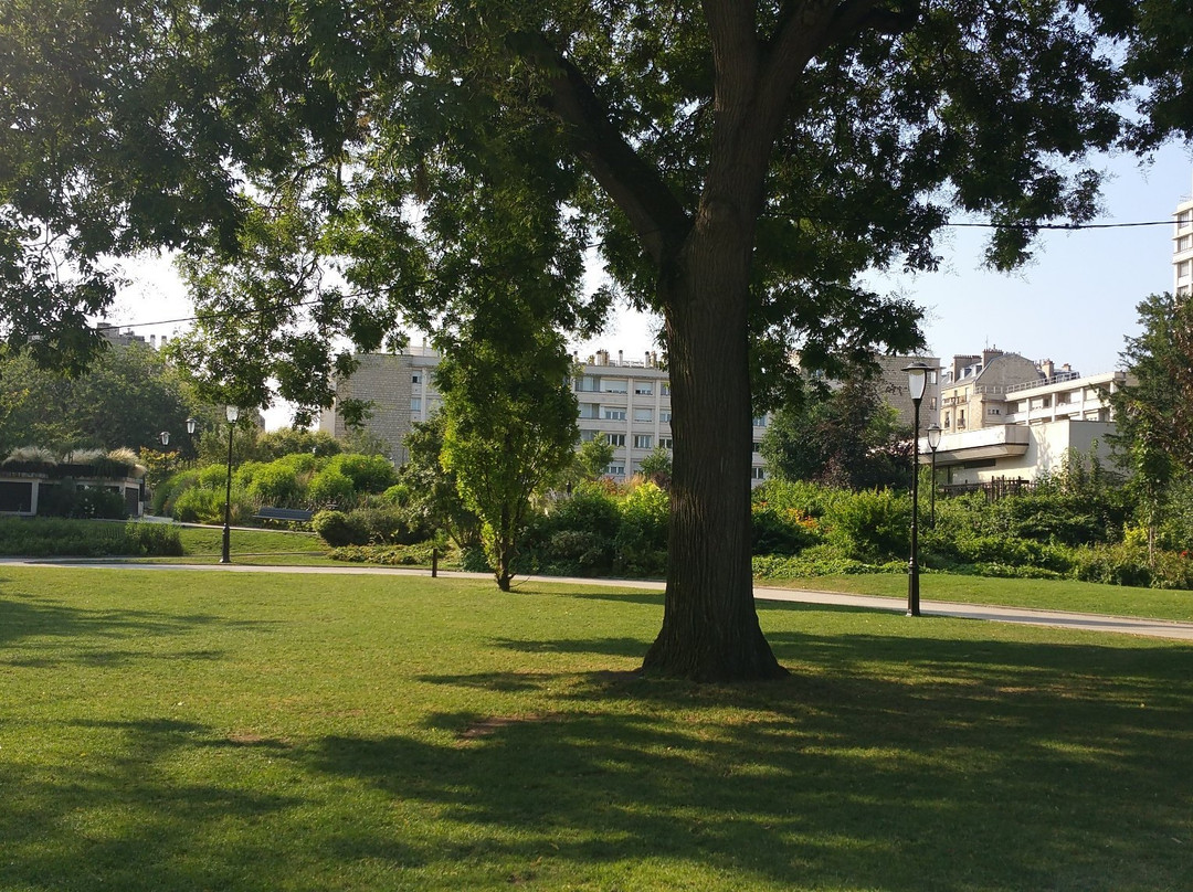 Parc de la Planchette-勒瓦卢瓦-佩雷必去景点