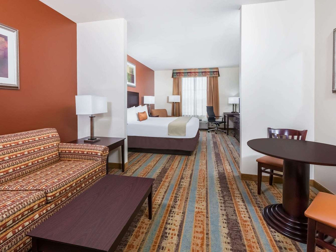 Baymont by Wyndham Henderson主图