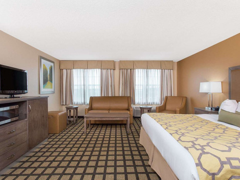 普利茅斯呗盟套房酒店主图