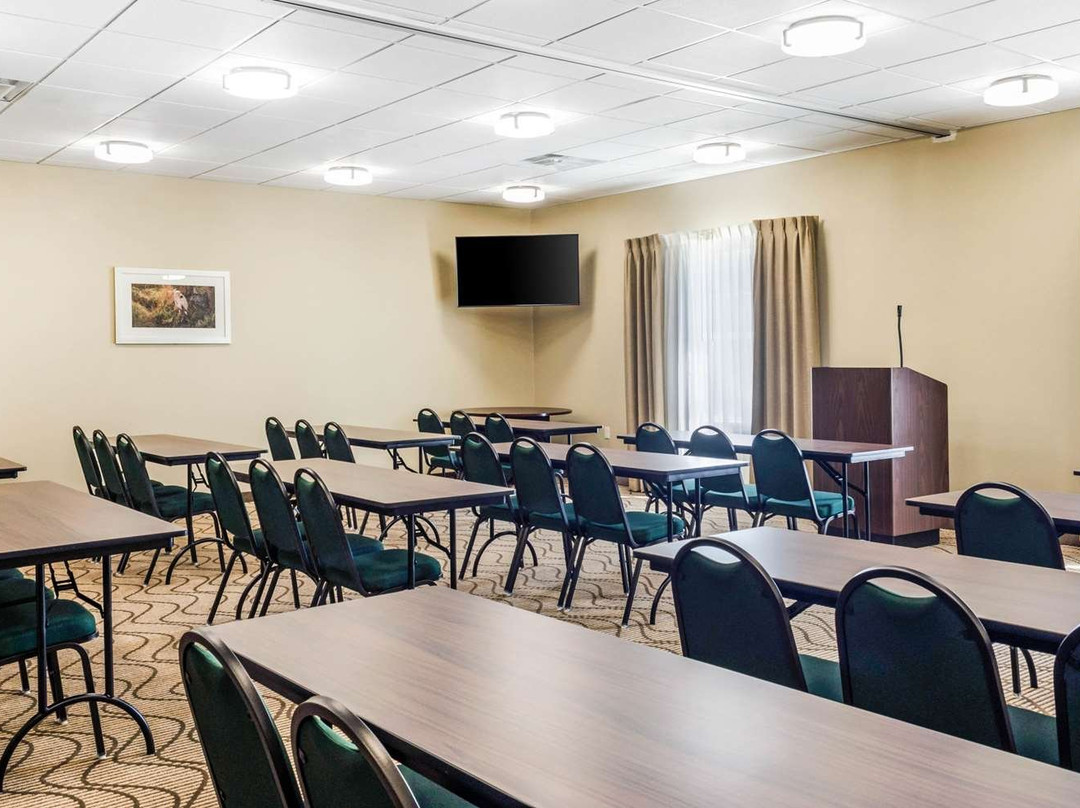 MainStay Suites Hackberry Sportsman's Lodge主图