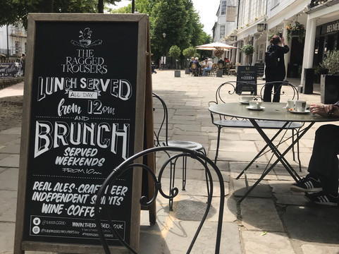 The Ragged Trousers Bar-皇家滕布里奇韦尔斯必去景点