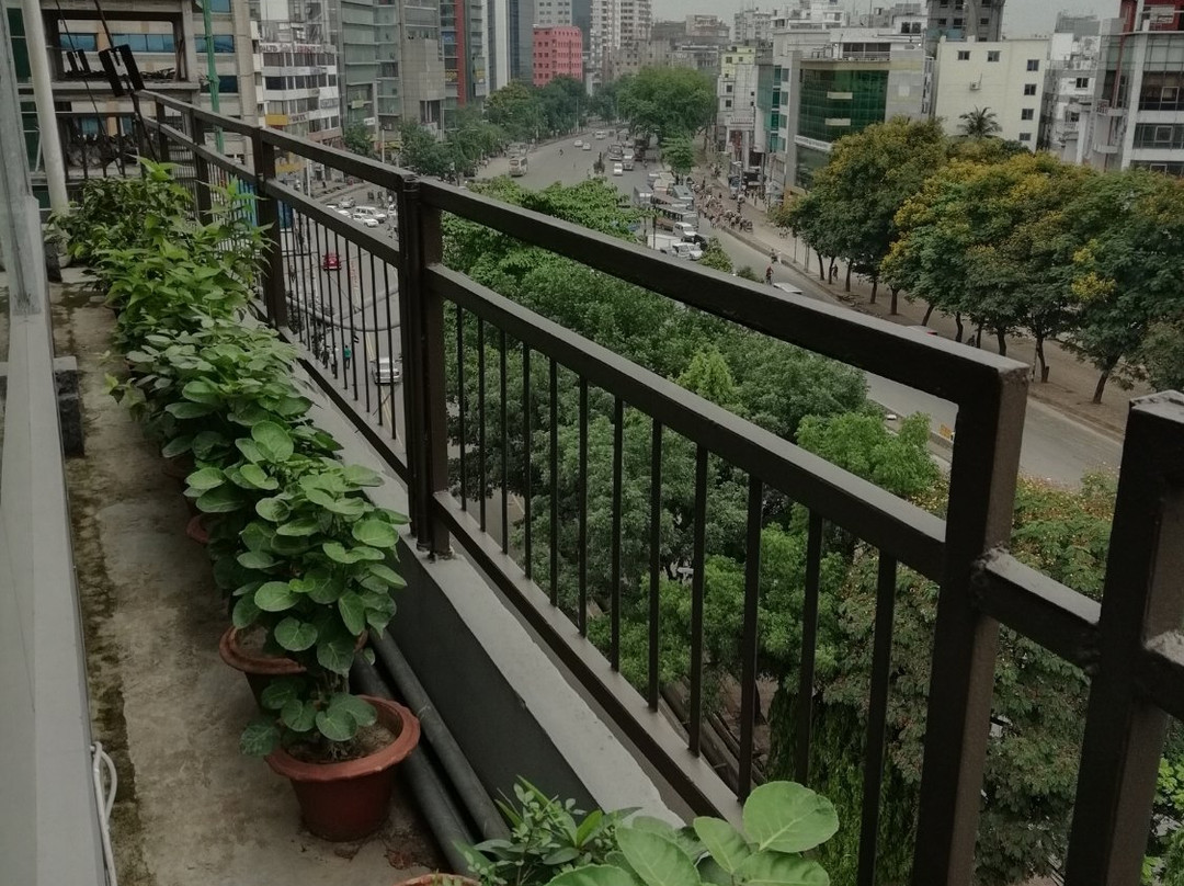 里士满套房酒店主图