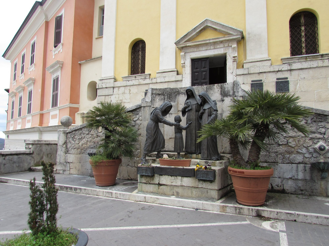 Chiesa di Santa Chiara-菲乌吉必去景点