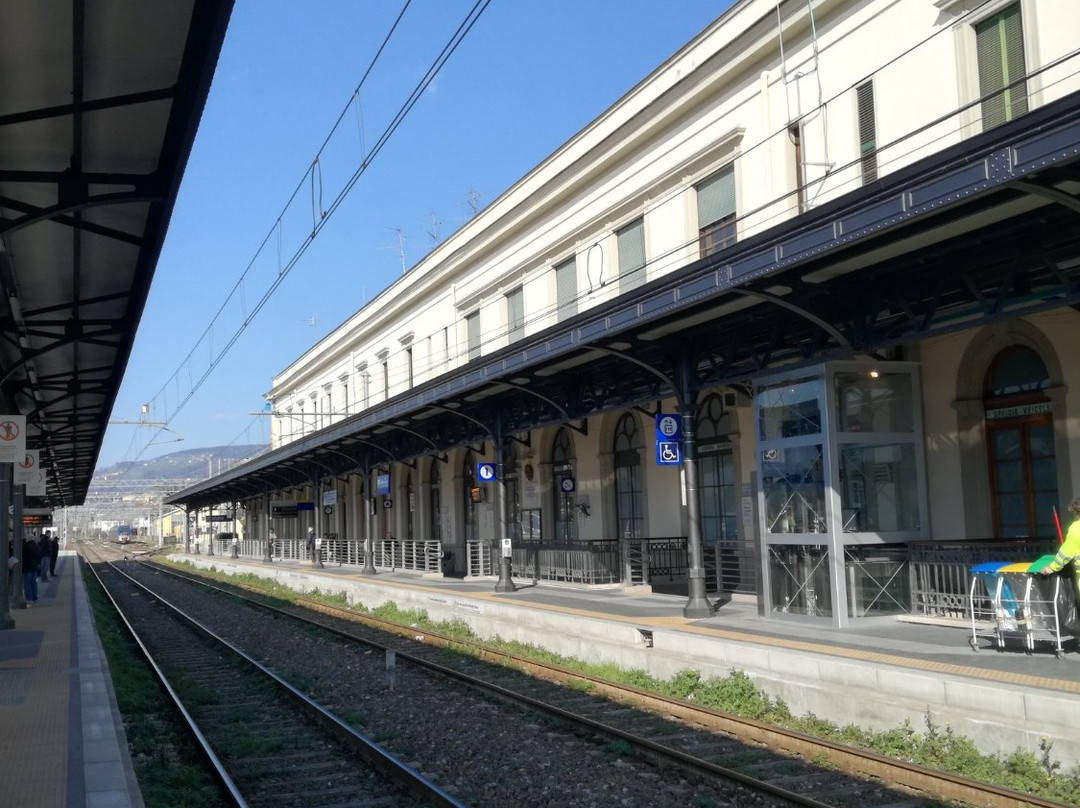 Croce a Uzzo旅游景点-Stazione Ferroviaria di Pistoia