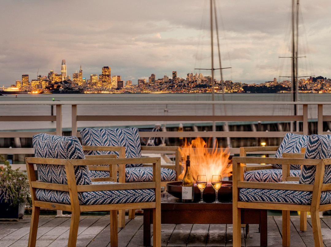 沃特斯艾治酒店主图