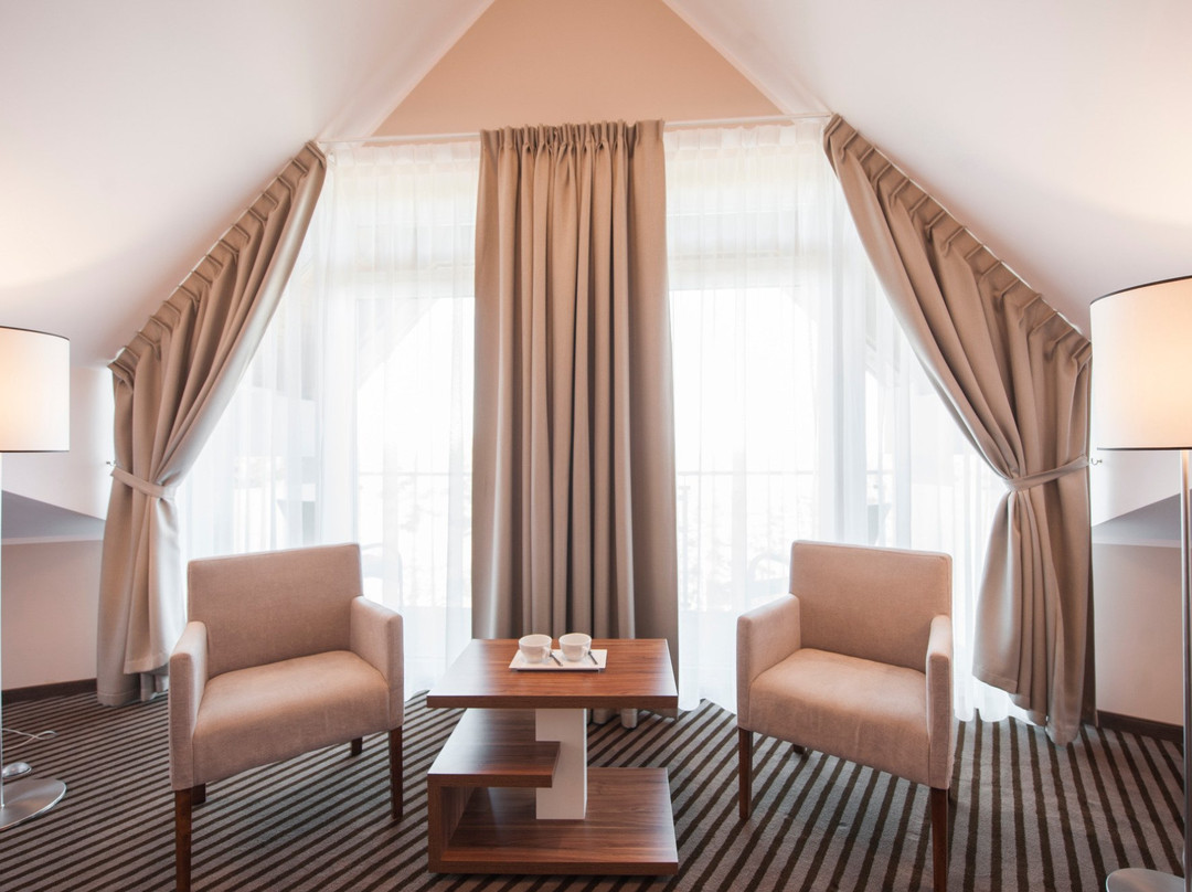 Hotel White