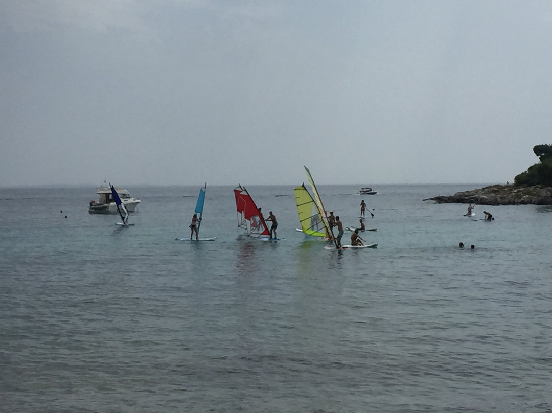 Windsurf Center Red Island-罗维尼必去景点