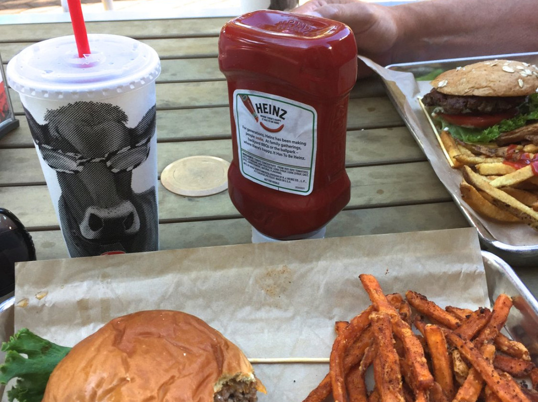 MOOYAH Burgers, Fries & Shakes