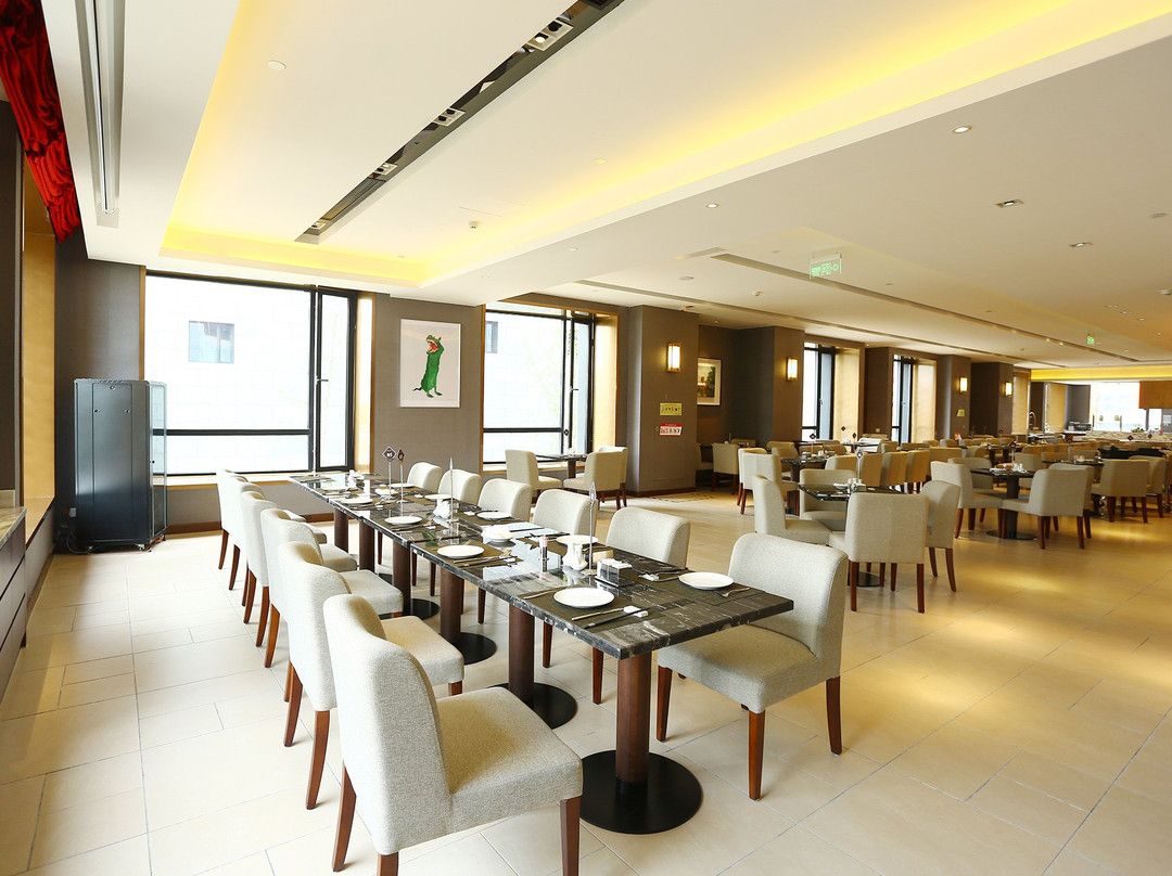 沃洲逸郡酒店主图