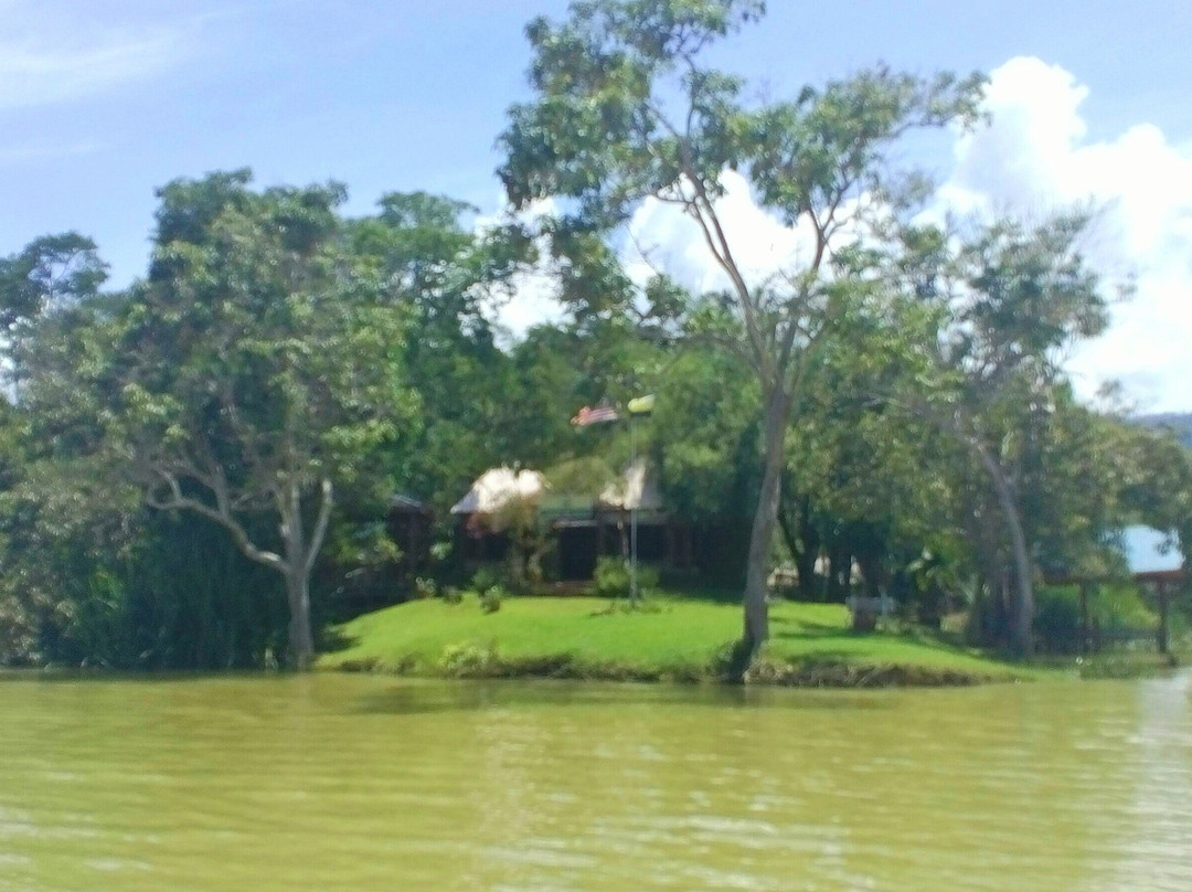 Sukasuka Lake Retreat