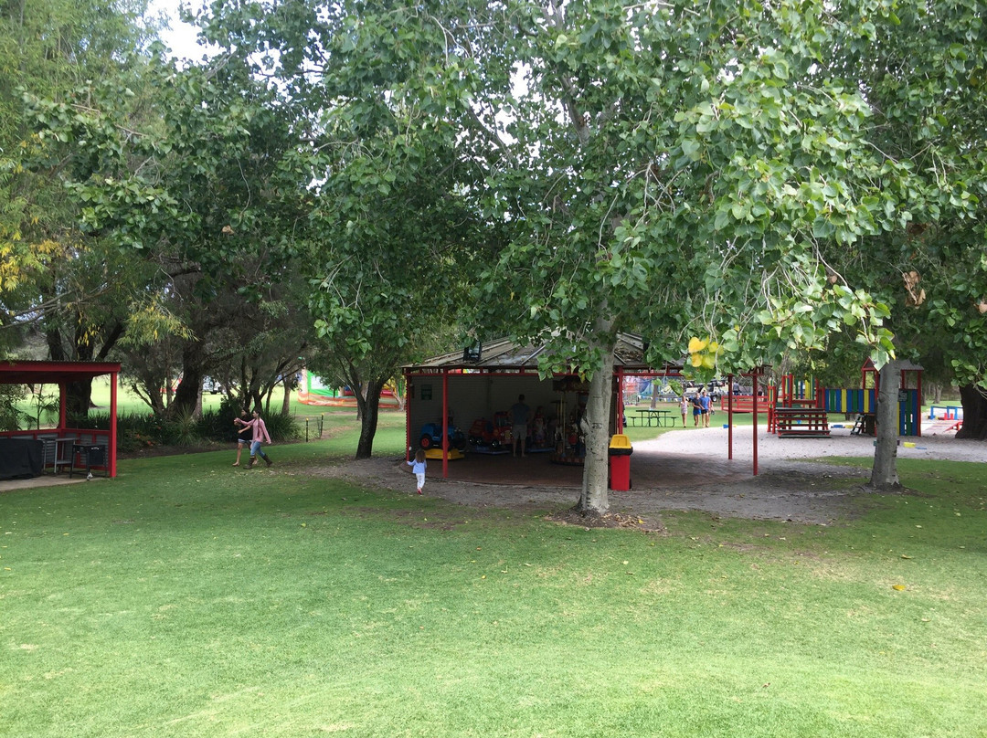 Simmo's Icecreamery-戴士柏必去景点