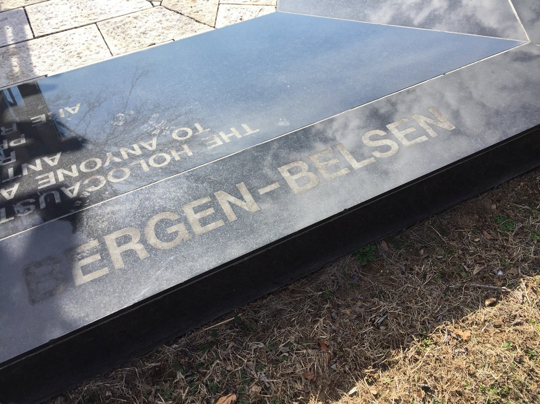 Harrisburg Holocaust Monument景点图片