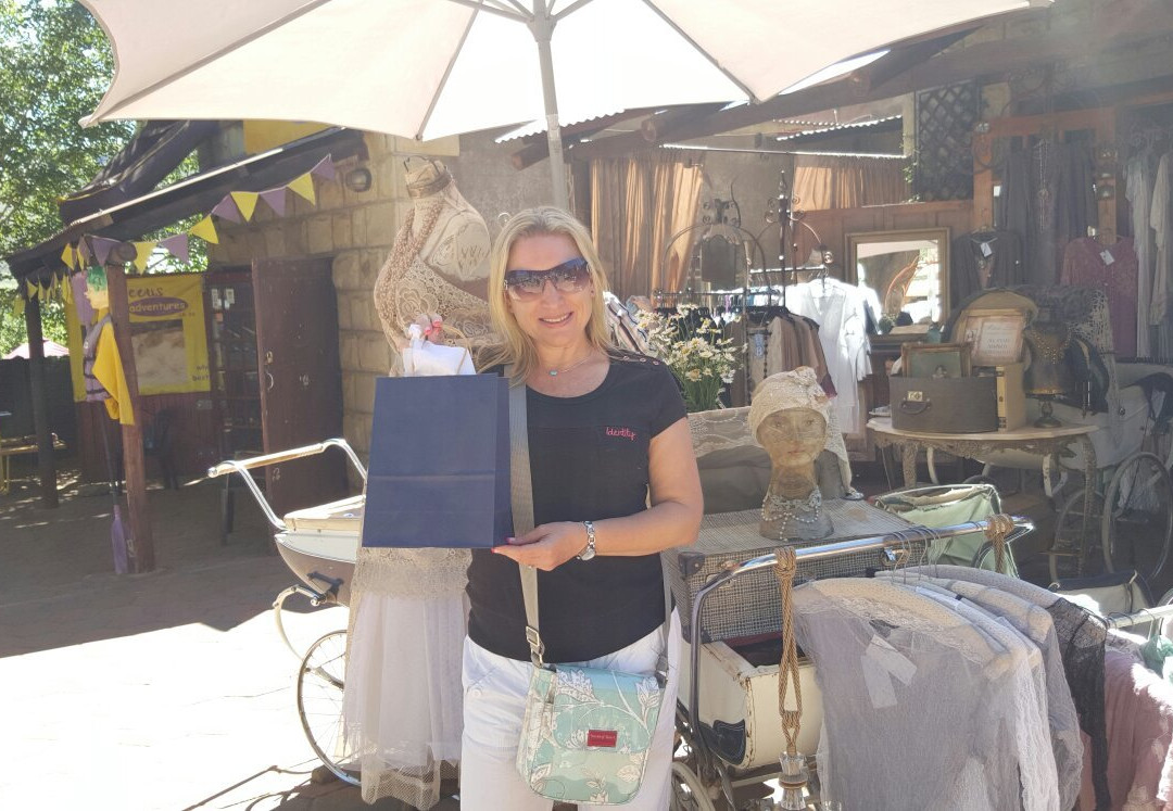 Mona Lisa Garment Gallery-克拉伦斯必去景点