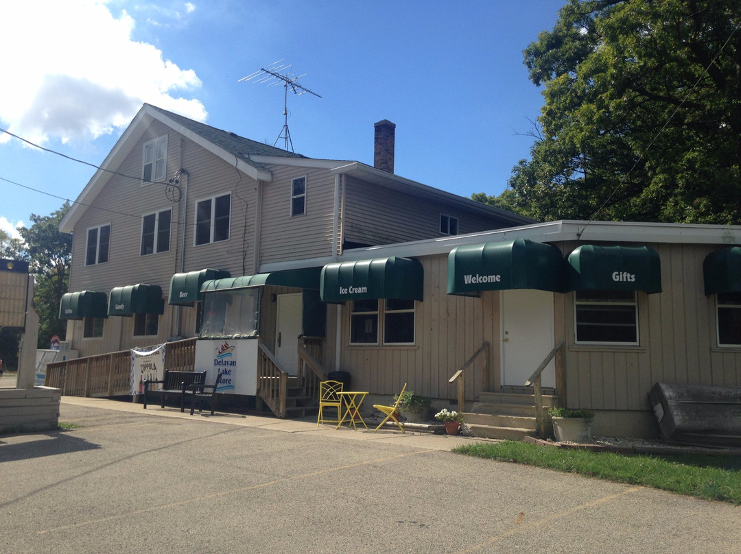 The Delavan Lake Store