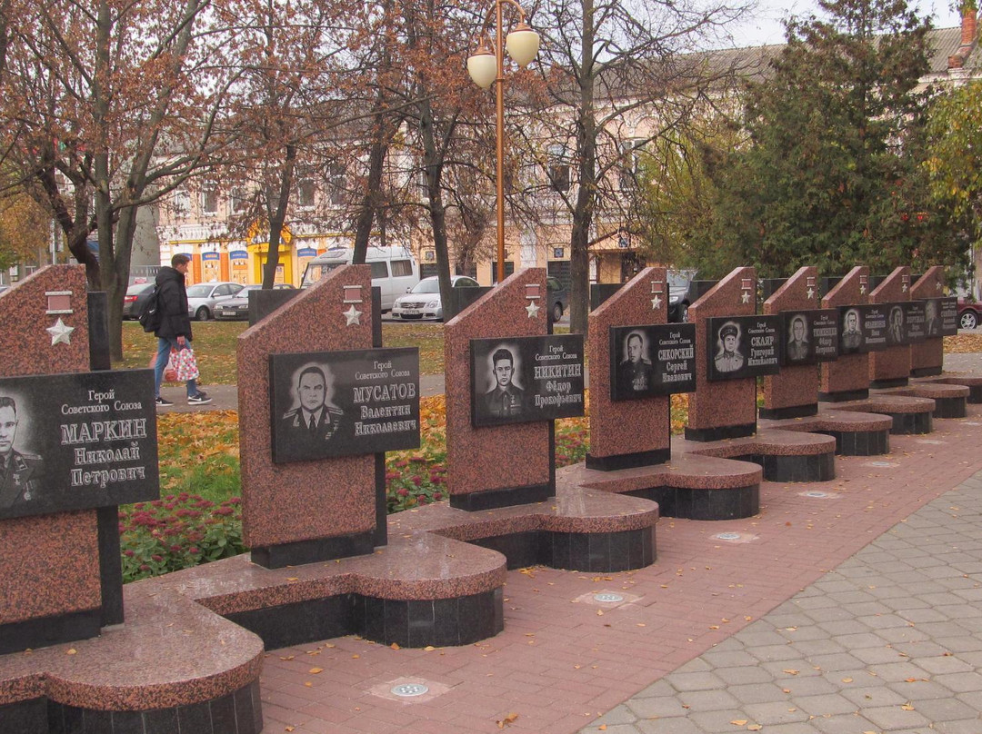 Tank Monument on the tomb of General B.S.Baharova-Bobrujsk必去景点