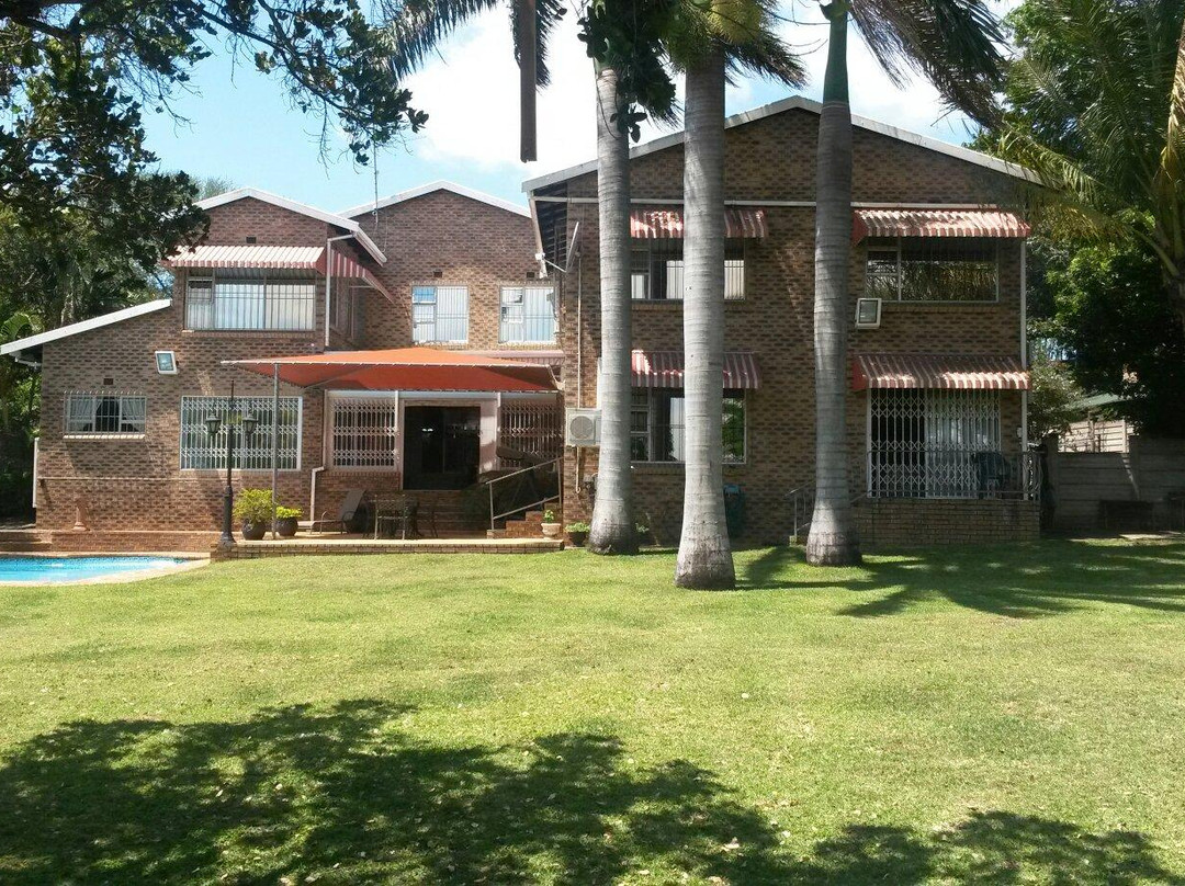 恩潘盖尼酒店住宿-Hillton Manor