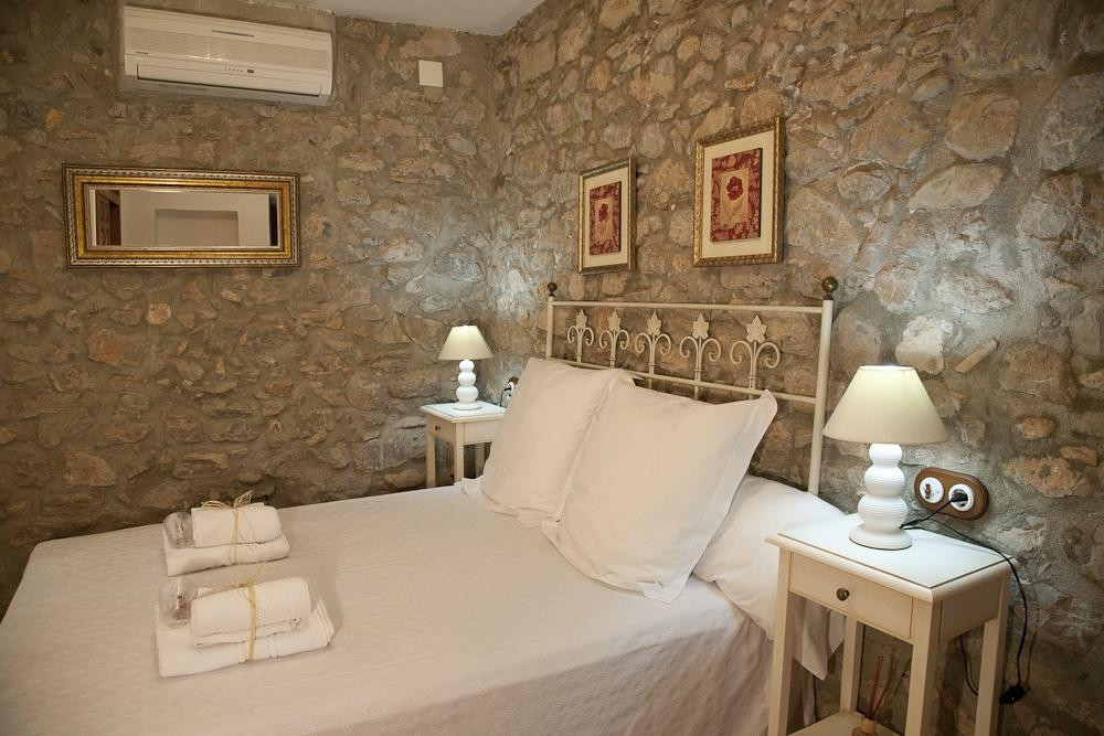 Rustic Med Castell