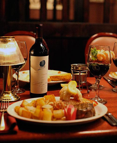 特雷霍特餐馆和美食-Stables Steakhouse