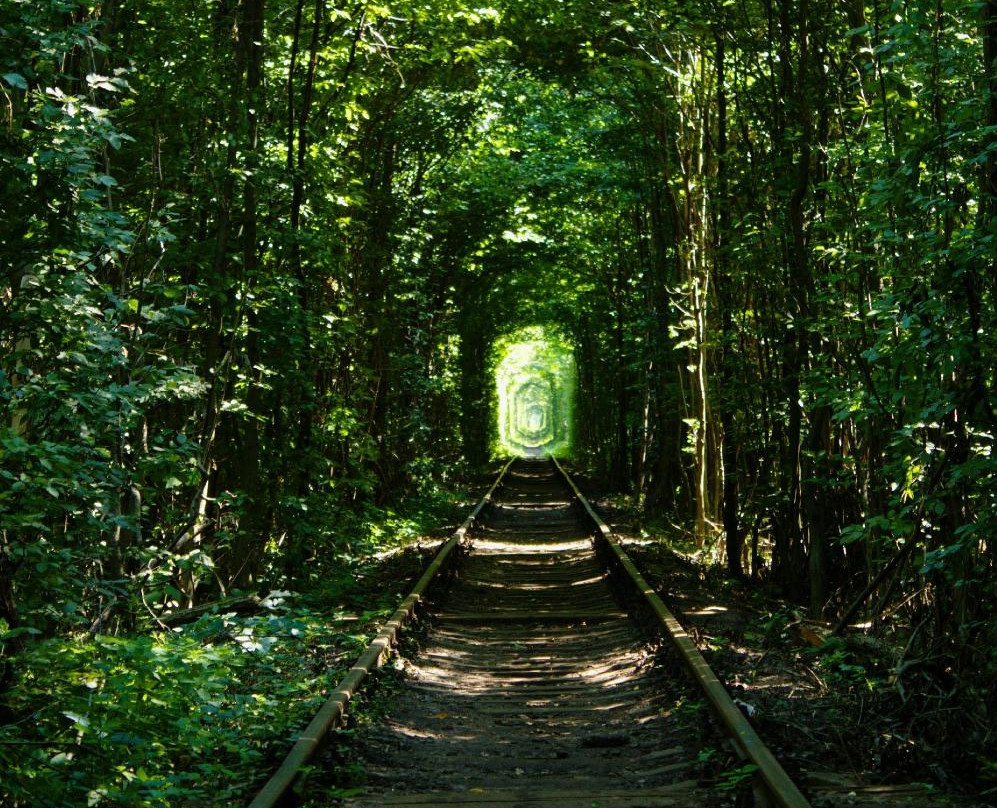 Tunnel of Love-Klevan必去景点