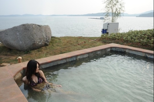 山湖温泉酒店主图