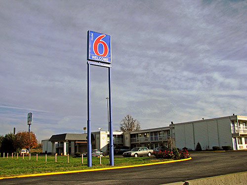 Econo Lodge Inn & Suites