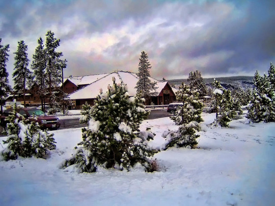 Yellowstone Tour Guides - Day Trips-西黄石镇必去景点