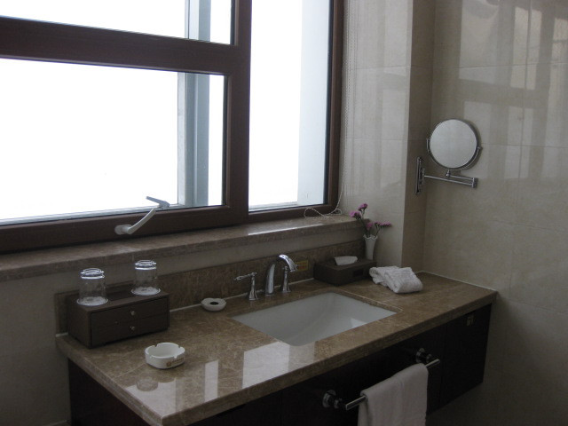 新巴黎大酒店主图