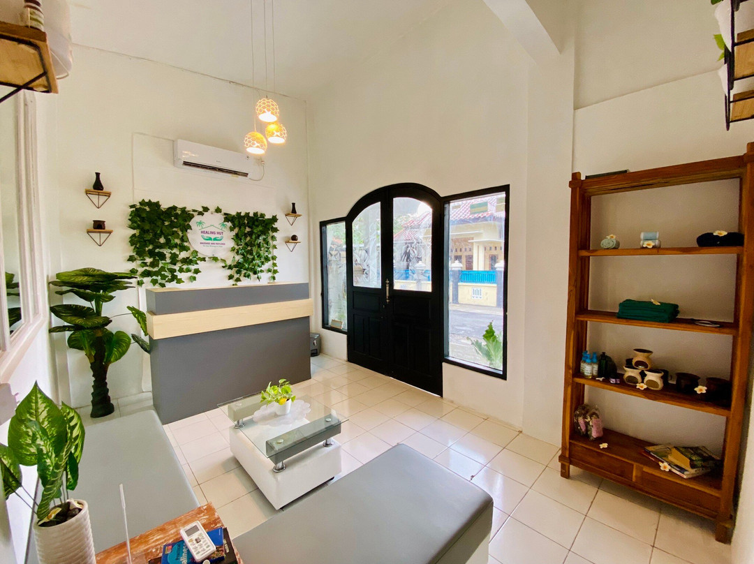 Healing Hut - Massage Center & Family Spa