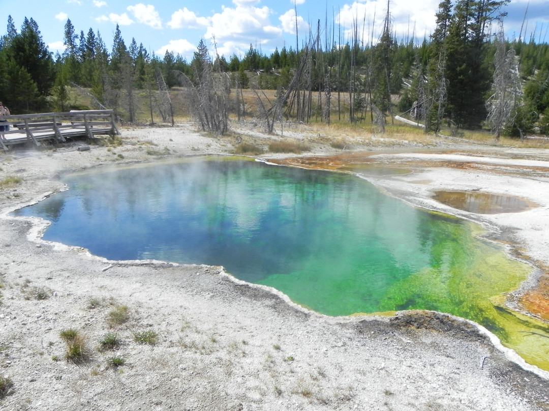 西拇指间歇泉盆地-黄石国家公园必去景点