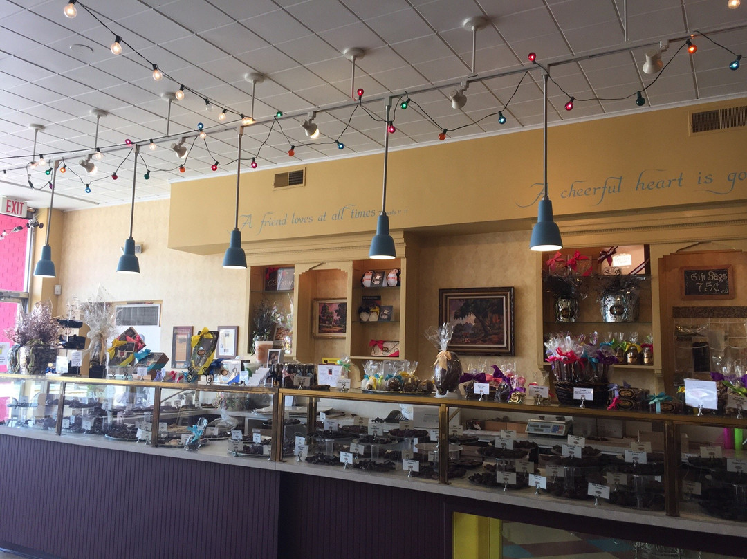 Lansing餐馆和美食-Gayety's Chocolates and Ice Cream Company