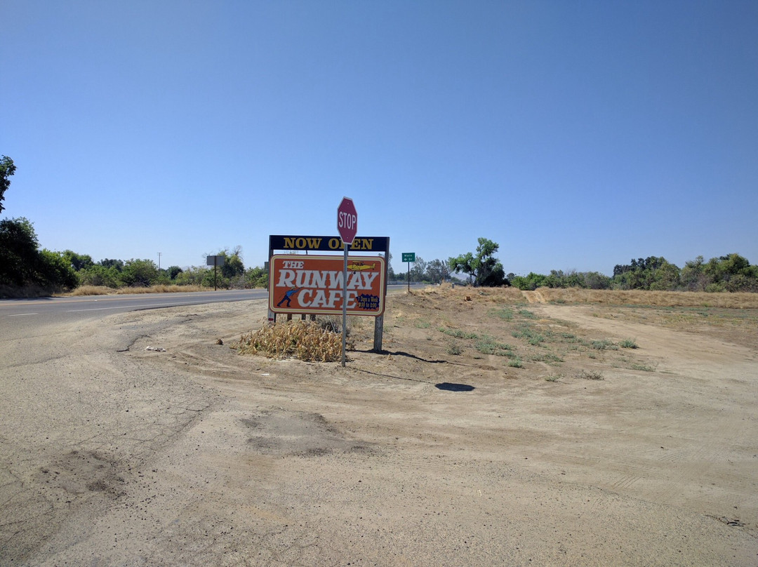 Lemon Cove餐馆和美食-The Runway Cafe