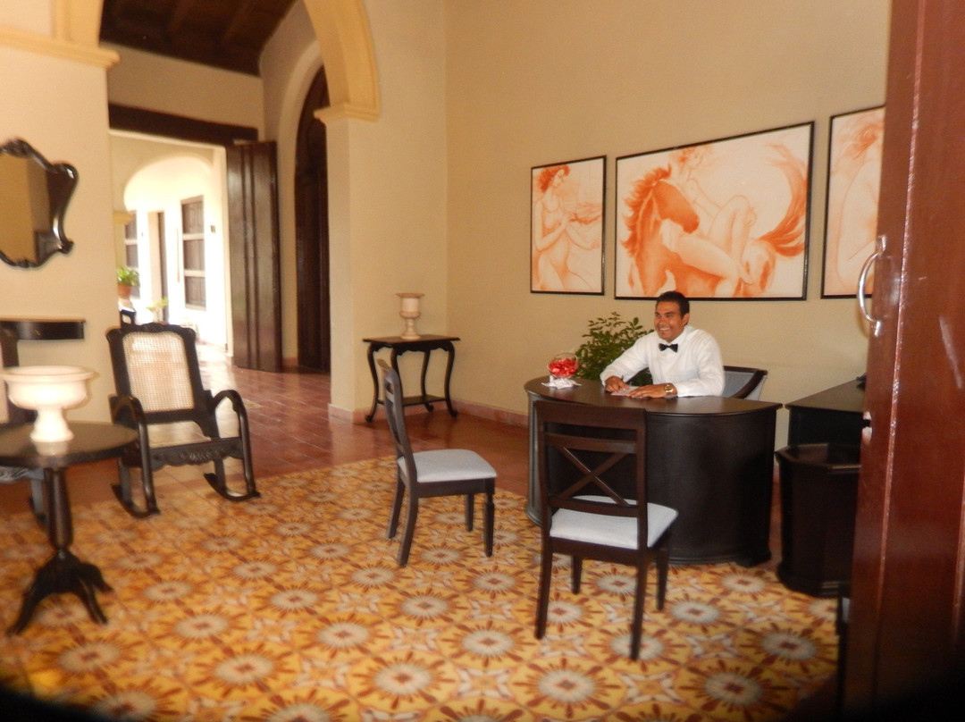 Hotel E La Avellaneda主图