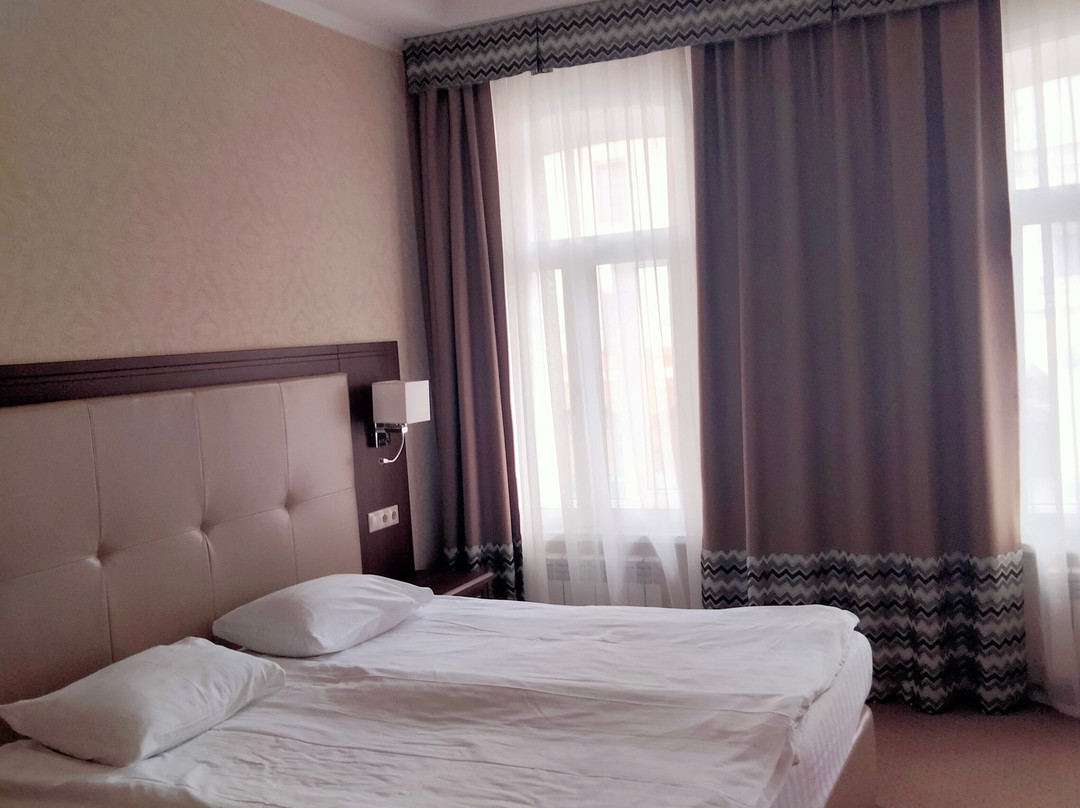 U Zolotykh Vorot主图