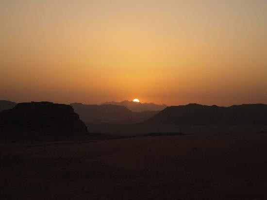 月亮峡谷-瓦地伦必去景点
