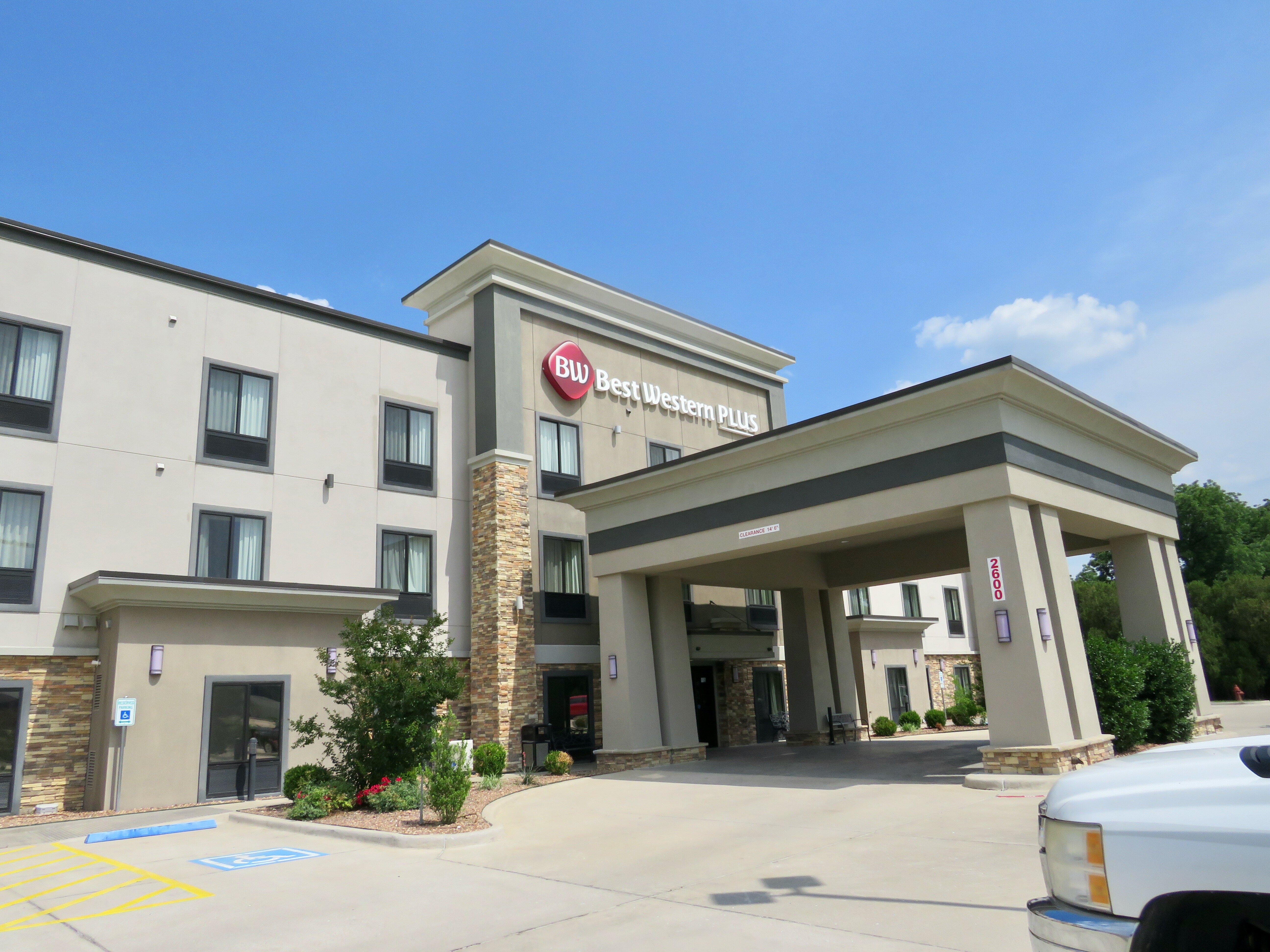 Best Western Plus Ardmore Inn & Suites-浴室