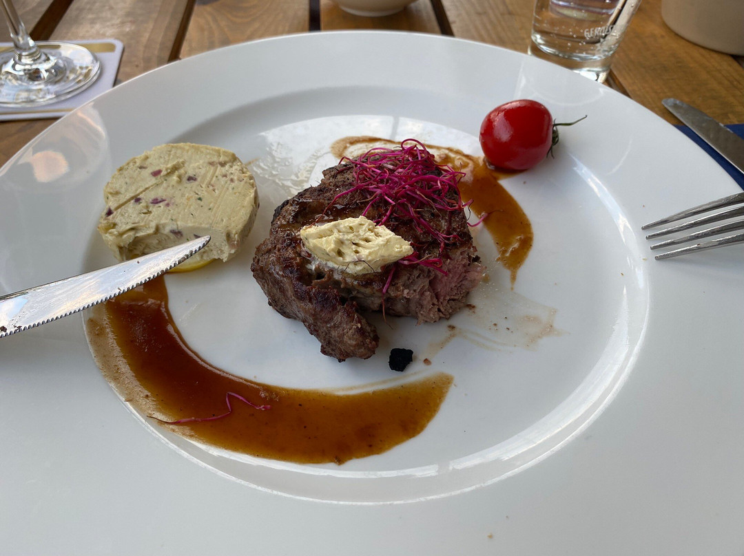 兰达尔维卡内菲旅馆主图