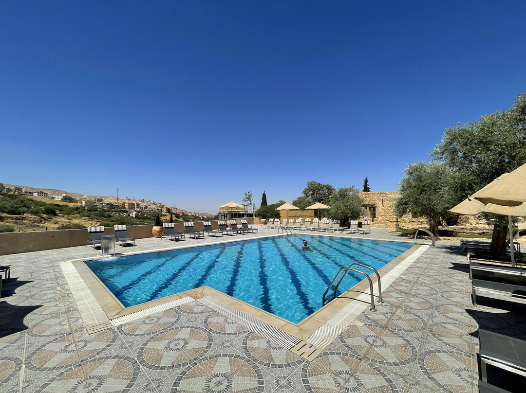 Old Village Resort主图