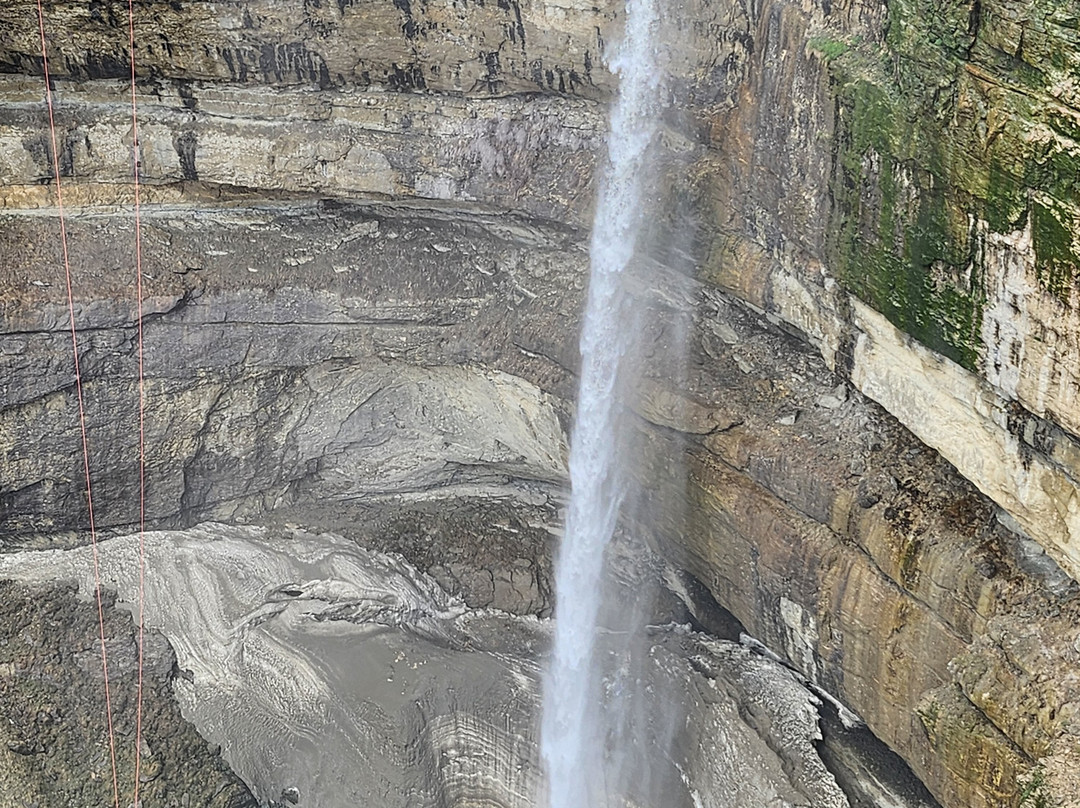 Tobot Waterfall景点图片