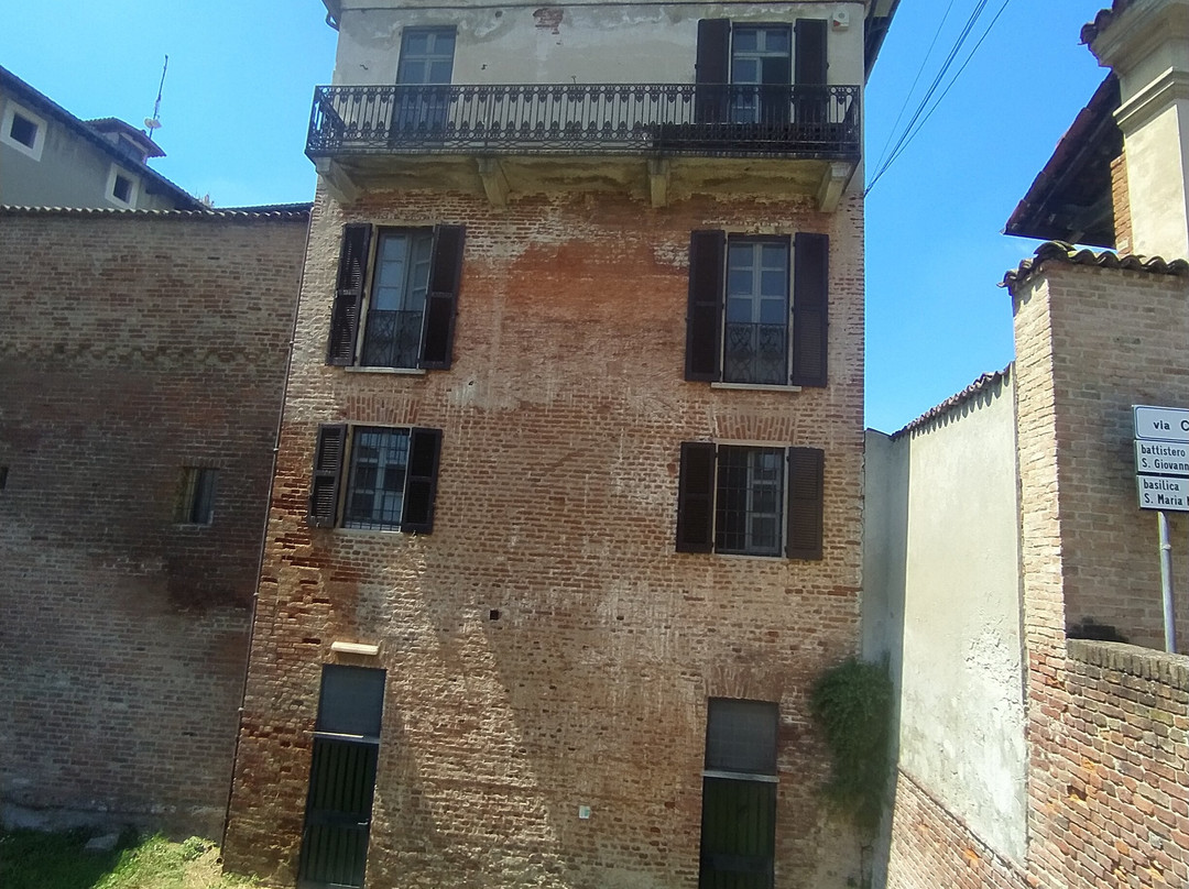 Castello Crivelli-Lomello必去景点