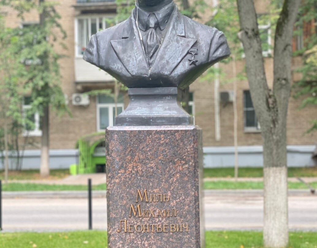 M. L. Milya Bust-Zhukovsky必去景点
